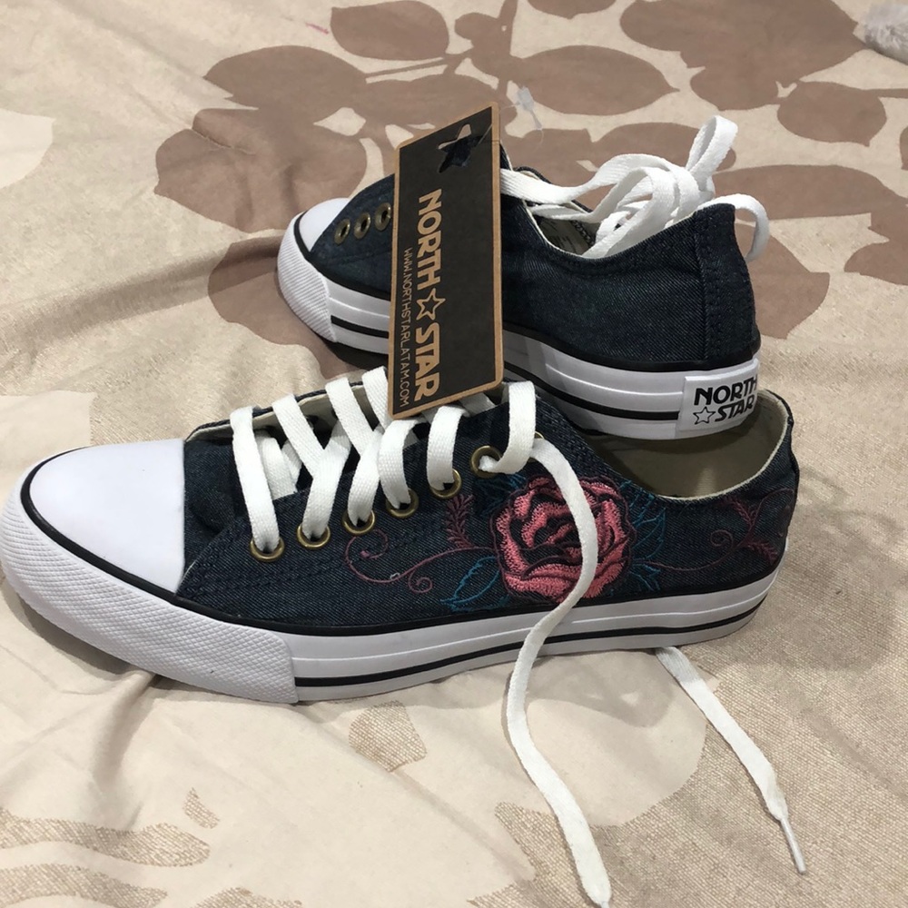 BRAND NEW CANVAS SNEAKERS! 💙🌸🌺